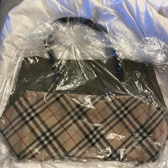 Burberry Blue Label (Japan) Nylon Tote Bag in Hunter Green and Nova Check - Picture 3 of 6